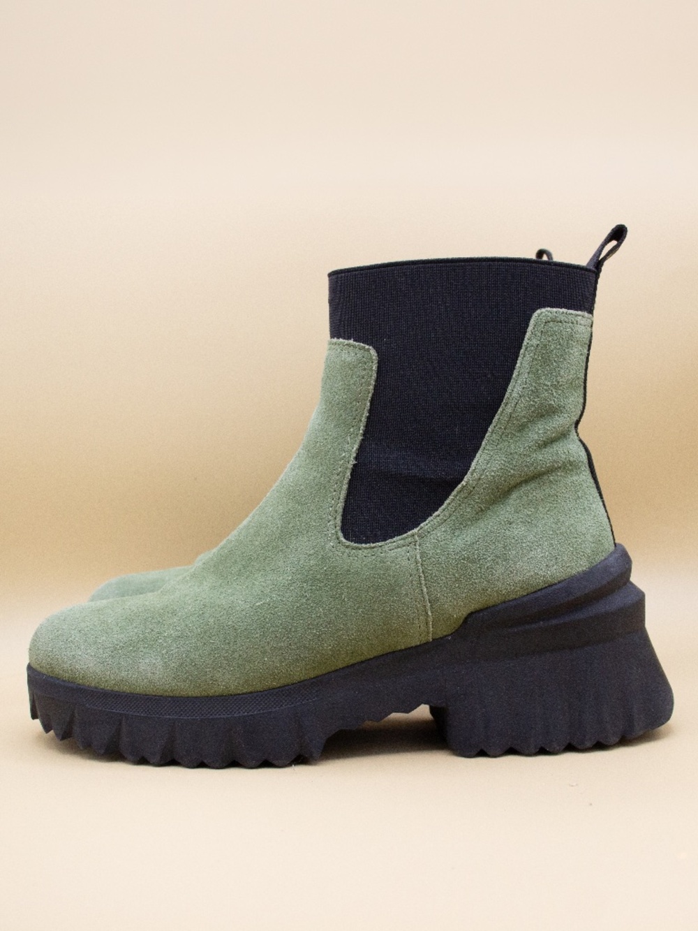 NURTURE Green Suede Chelsea Boot Lug Platform Water Resistant Women' Size 7